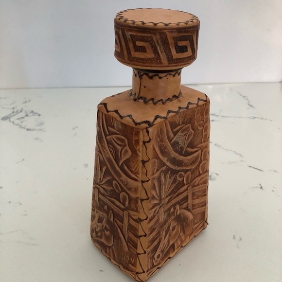 Vintage Hand Tooled Leather Covered Liquor Decanter~Mexico - Picture 2 of 13